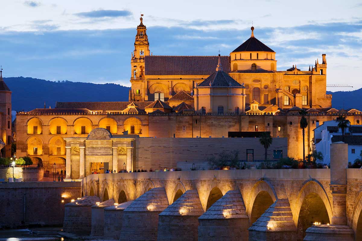 Vistas de la Mezquita y el Puente Romano de Córdoba